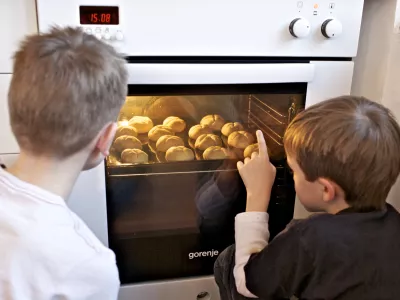 domača peka kruha //FOTO: Jaka AdamičOPOMBA: ZA OBJAVO V PRILOGI &ndash; DNEVNIKOV OBJEKTIV - REPORTAŽA O KRUHU