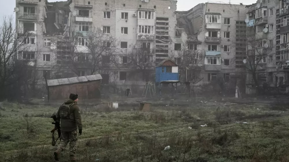 FILE PHOTO: A Ukrainian service member walks near residential buildings damaged by Russian military strikes, amid Russia's attack on Ukraine, in the frontline town Orikhiv in Zaporizhzhia region, Ukraine March 26, 2026. REUTERS/Stringer/File Photo