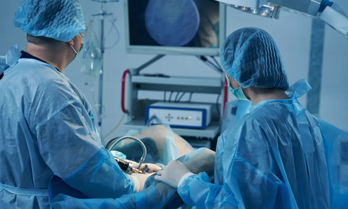 Mikrometrsko natančni posnetki so ovrgli desetletja stara prepričanja in odpirajo pot do bistveno varnejših rekonstruktivnih ter ginekoloških posegov.