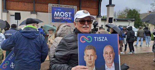 "Zakaj bi se moral seliti, če so državo ugrabili idioti?" se spra&scaron;ujejo &scaron;tevilni Madžari