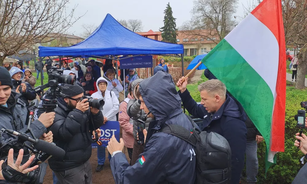 "Zakaj bi se moral seliti, če so državo ugrabili idioti?" se spra&scaron;ujejo &scaron;tevilni Madžari