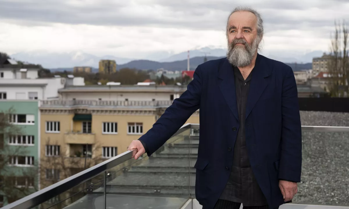 »Zame je fascinantno, kako se Slovenci po tem, ko se je Melanijin mož pokazal za ne ravno modrega, pametnega in dobrega človeka, delajo, da nimajo nič z Melanio. To je dokaz resne kulturne in družbene zrelosti.«