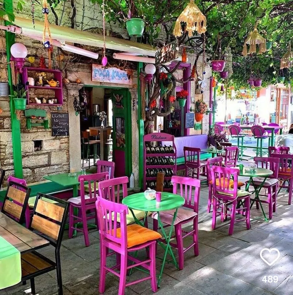 Ulice so polne majhnih lokalov, kjer je mogoče začutiti pristno vzdu&scaron;je kraja. F Instagram