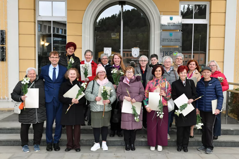 Več kot desetletje truda in 15 kilometrov niti: Koro&scaron;ice izvezle mega gobelin