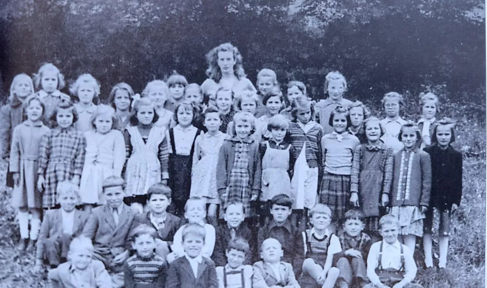 Njen prvi razred v polhograjski osnovni &scaron;oli, kjer je kot učiteljica nastopila v &scaron;olskem letu 1956/57. F osebni arhiv