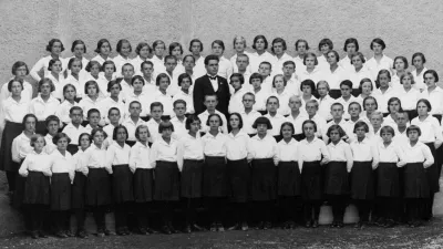 Med obletnicami in sodobnimi tokovi