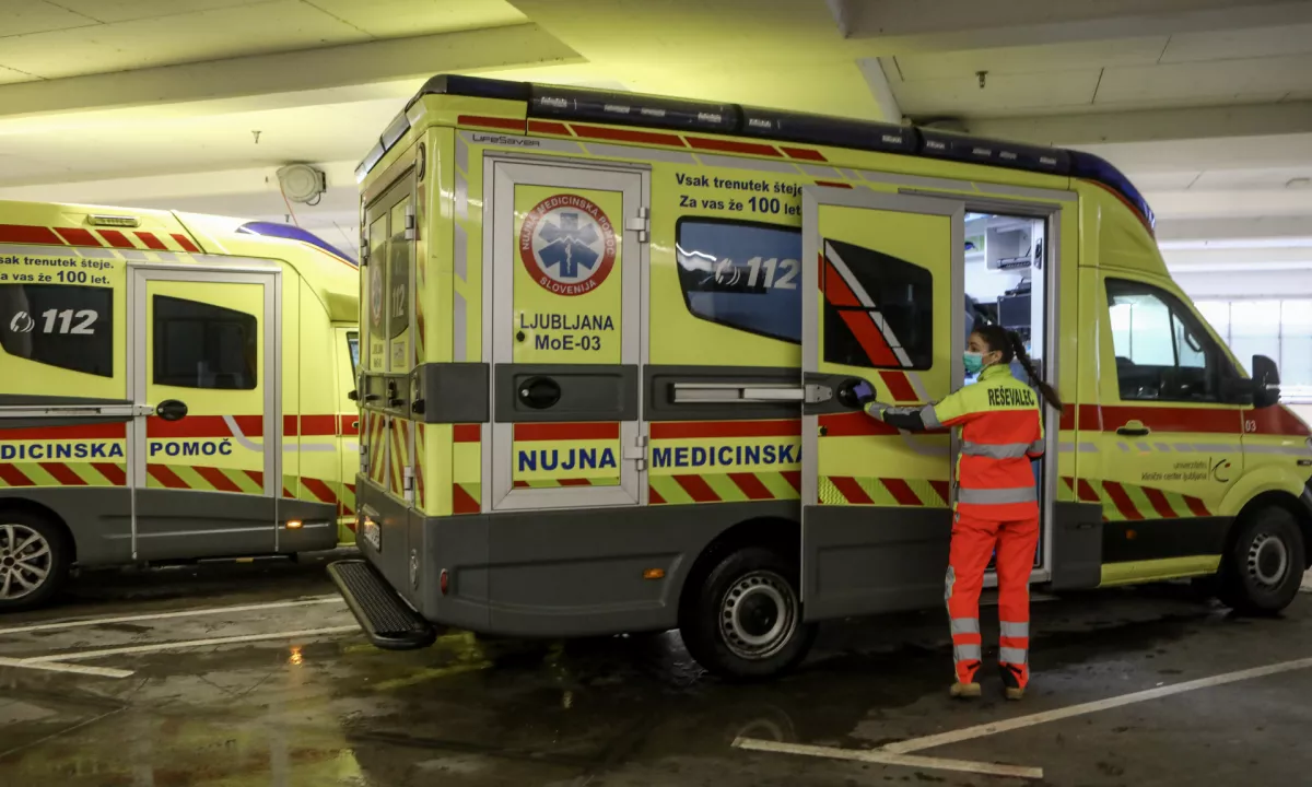 Bralka iz Kočevja razkriva realnost urgentnega centra UKC Ljubljana: preobremenjeni zdravniki in sistem brez hitrih rešitev.