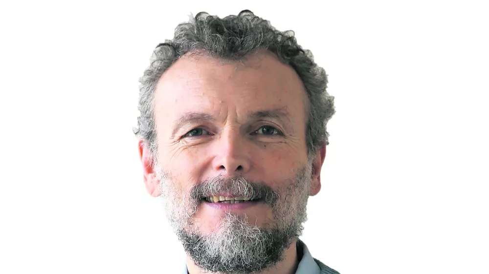 Dragan Petrovec, zunanji kolumnist- Dnevnik 2016 - portreti za komentarje in kolumne - kolumnisti - komentatorji - novinarji - novinarka - //FOTO: Tomaž Skale------BARVNA!!!, FOTO PERMANENT!!!