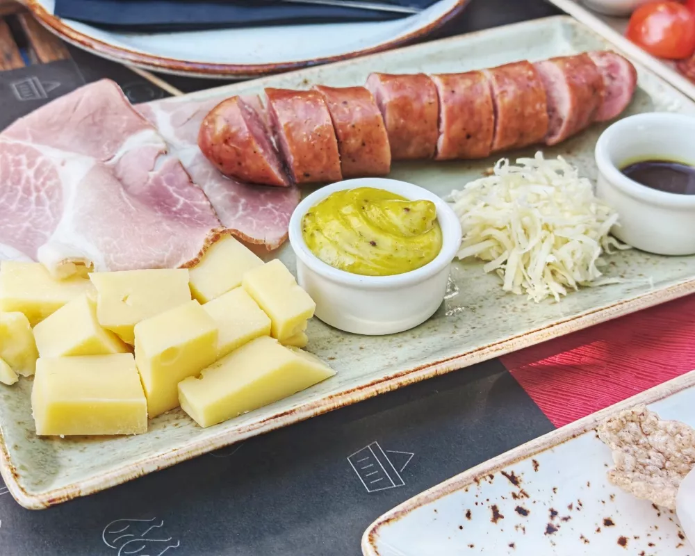 Kranjska klobasa, ki so jo pred leti za&scaron;čitili / Foto: Miha First