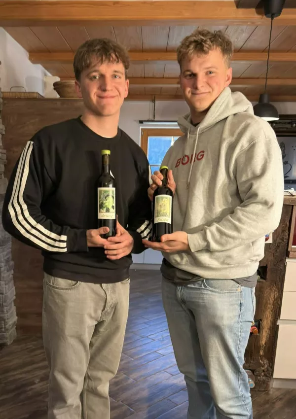 Od Michelinovih restavracij do slovenske frajtonarice: brata Polanc obraz prestižnega &scaron;vicarskega vina