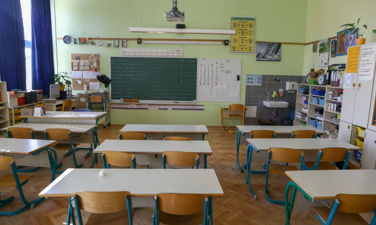 Inšpektorat za delo je podal svoje odločitve v primeru ravnatelja Osnovne šole Komenda Moste, ki je zaposloval svoje sorodnike in znance.