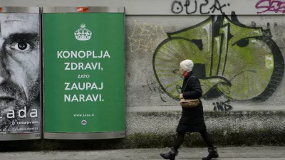 - 20.01.2015 - plakat Konoplja zdravi, zaupaj naravi. - Dru&scaron;tvo SKSK -Slovenski konopljin socialni klub - legalizacija - reklamni pano - ogla&scaron;evanje - grafiti - plakatno mesto podjetja TAM-TAM  				//FOTO: Tomaž Skale / Foto: Tomaž Skale