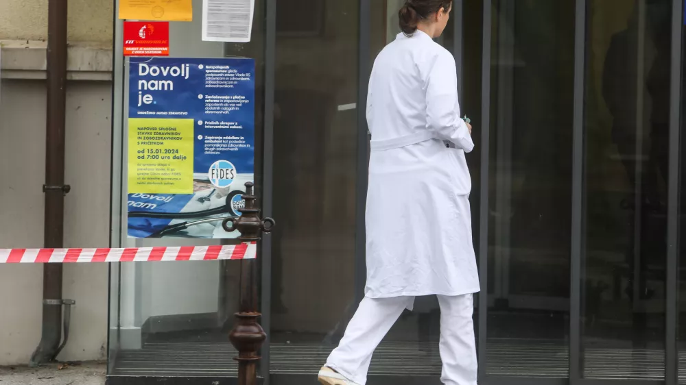 - Onkolo&scaron;ki in&scaron;titut,- 01.03.2024 &ndash; stavka zdravnikov - začeli uveljavljati umiki soglasij zdravnikov za nadurno delo, s čimer Fides zaostruje stavko, ki poteka že sedem tednov. //FOTO: Bojan Velikonja