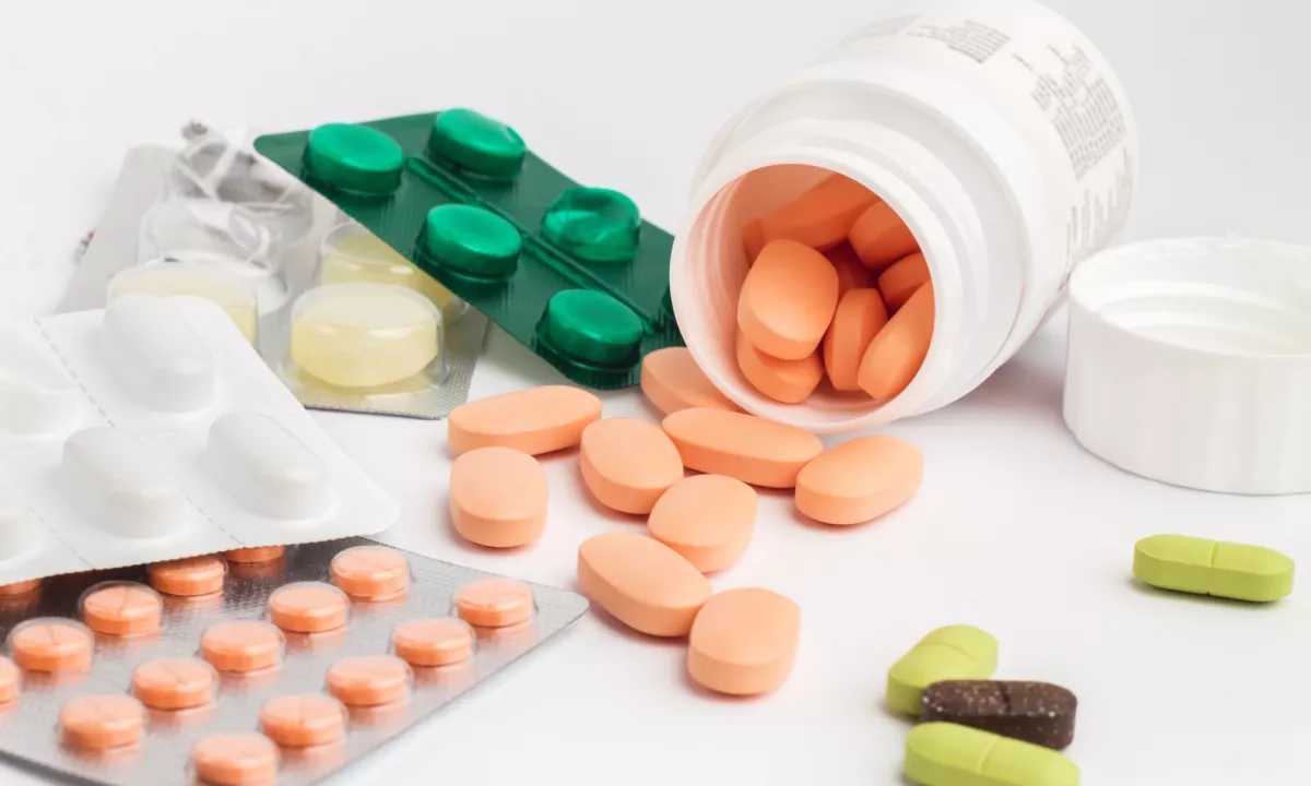 Med ljudmi vlada zmotno prepričanje, da so vitamini in minerali v obliki tablet povsem nenevarni, saj so naravno prisotni v hrani, vendar strokovnjaki opozarjajo, da lahko pretiravanje z njimi povzroči resne zdravstvene težave.