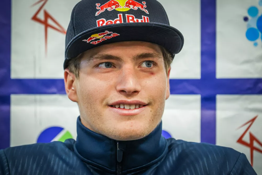 Ljubljana, multimedijska dvorana Telekoma Slovenije.Novinarska konferenca kajakasev pred zacetkom letosnje sezone v slalomu na divjih vodah.Kanuist Ziga Lin Hocevar.