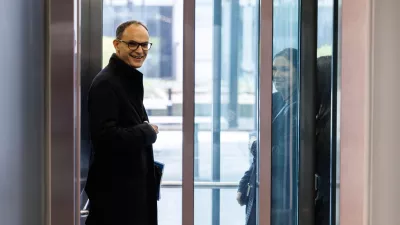 Ljubljana, Kristalna palaca.Zacetek pogovorov o moznostih oblikovanja nove vlade koalicije na sedezu Gibanja Svoboda.Predsednik Demokratov Anze Logar.