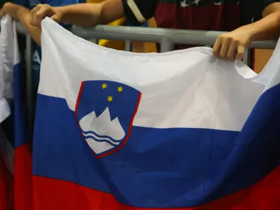 simbolična fotografija, slovenska zastava- 09.06.2018 &ndash; rokomet &ndash; Slovenija: Madžarska, kvalifikacije za SP 2019, 1. tekma: //FOTO: Bojan Velikonja