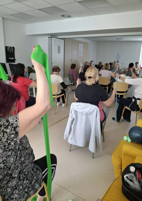 Vadba v centru za starej&scaron;e v Domžalah / Foto: Meta Černoga