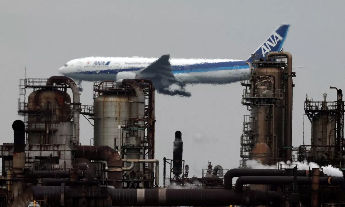 Morebitno pomanjkanje letalskega goriva bi lahko trajalo vse do poletne turistične sezone.