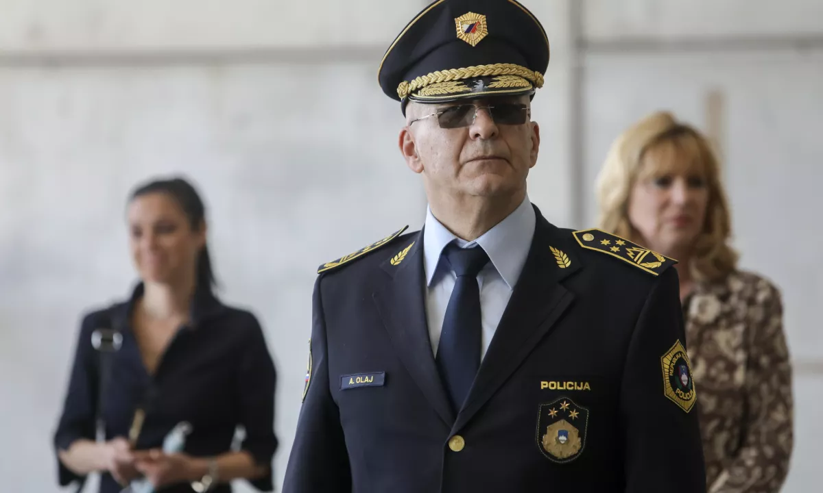 Med drugim mu očitajo zlorabo položaja ali pravic.