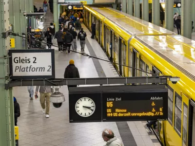 Bahnhof Alexanderplatz in Berlin. Bahnsteig mit U-Bahn. // 27.03.2026, Berlin, Deutschland *** Alexanderplatz station in Berlin Platform with underground 27 03 2026, Berlin, Germany No Use Switzerland. No Use Germany. No Use Austria