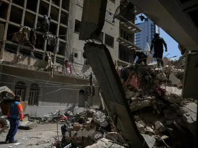 Emergency services operate at the site of an Israeli strike carried out on Wednesday, in Ain Al Mraiseh in Beirut, Lebanon, April 9, 2026. REUTERS/Louisa Gouliamaki