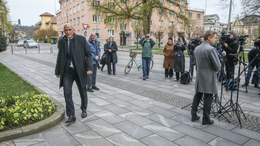 predsednik SDS Janez Jan&scaron;a in Predsednik vlade Robert Golob30.3.2026 - Predsednica republike Nata&scaron;a Pirc Musar bo v uradu predsednice (Erjavčeva 17) na neformalne pogovore sprejela predsednico in predsednike strankFoto: Luka Cjuha