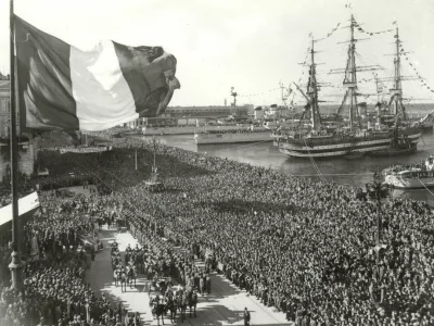 1954, 4. november, slovesnost, ko je po Londonskem memorandumu Trst z okolico pripadel Italiji, jadrnica Amerigo Vespucci / Foto: Wikipedia