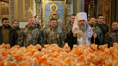 Metropolitan Epiphanius I, head of the Orthodox Church of Ukraine, sprinkles holy water to bless Easter cakes which are to be transferred to Ukrainian servicemen fighting on the frontline amid Russia's attack on Ukraine, during a ceremony at St Michael's Cathedral before Orthodox Easter, in Kyiv, Ukraine April 9, 2026. REUTERS/Stringer   TPX IMAGES OF THE DAY