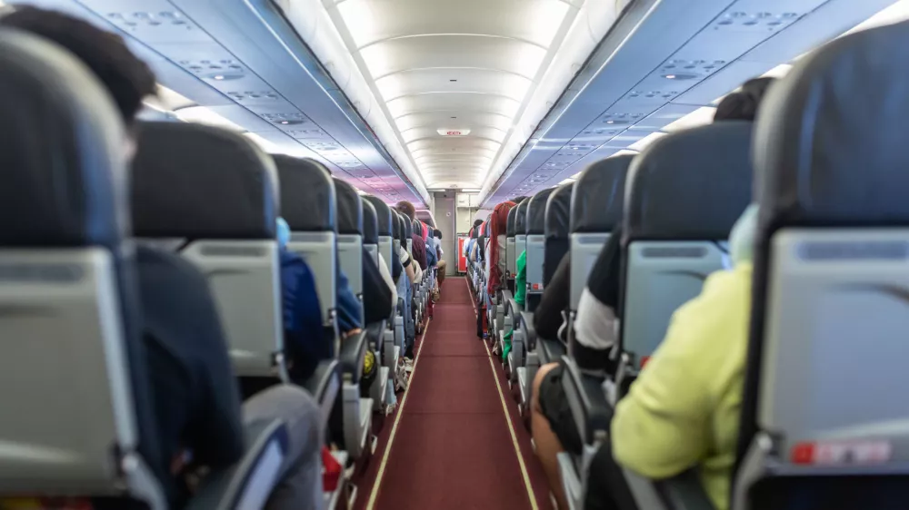 Z vidika evakuacije ni vseeno, kako so potniki razporejeni. / Foto: Istock