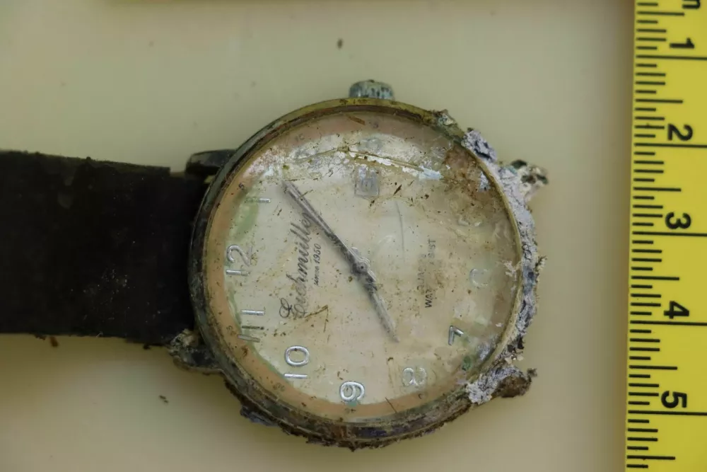 Blizu Hoč so na&scaron;li posmrtne ostanke starej&scaron;ega mo&scaron;kega. Identitete &scaron;e niso odkrili, policija je zato objavila njegova oblačila in predmete.