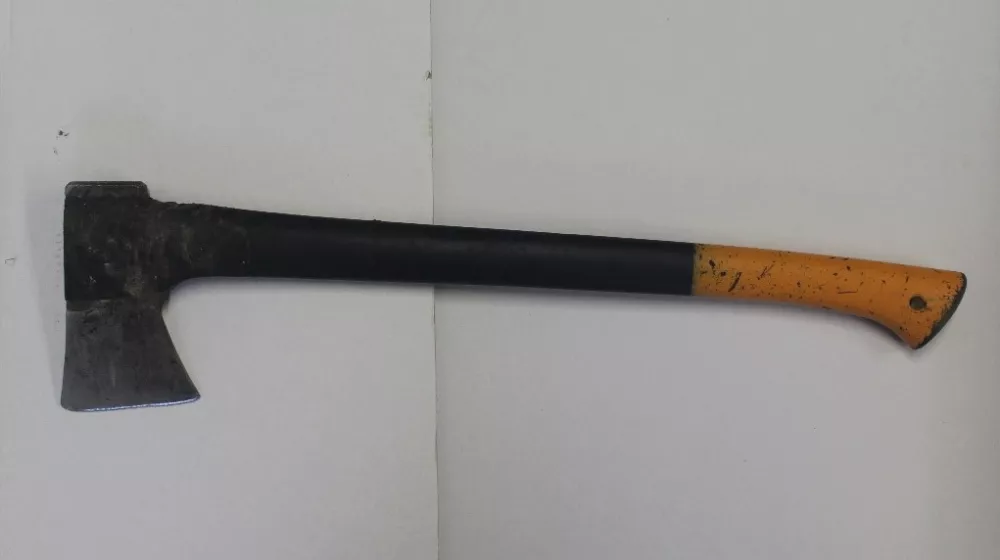 Policisti so pri vlomilcih v Semiču na&scaron;li nekaj predmetov, lastnike katerih &scaron;e i&scaron;čejo.