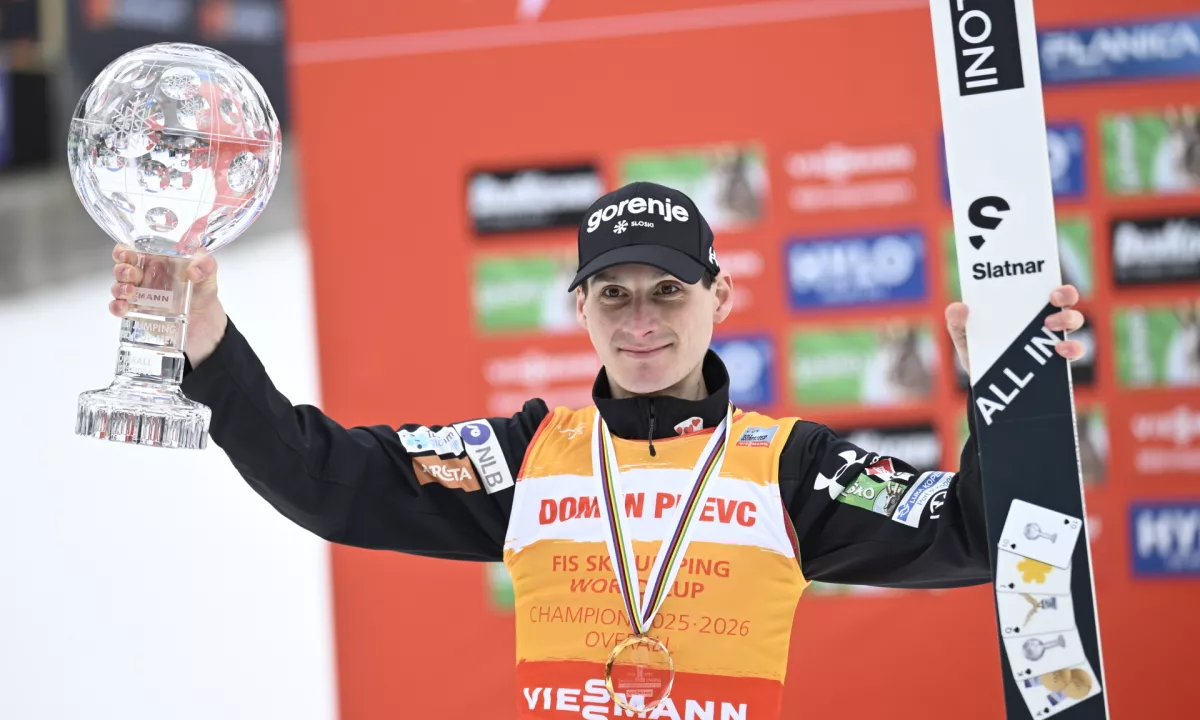 (INTERVJU) Sezona svetovnega pokala v smučarskih skokih se je v Planici zaključila 29. marca, a to še ne pomeni, da so skakalci in skakalke lahko odšli na zasluženi dopust.