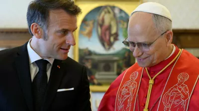 French President Emmanuel Macron meets Pope Leo XIV at the Vatican, April 10, 2026. Vatican Media/­Simone Risoluti/Handout via REUTERS  ATTENTION EDITORS - THIS IMAGE WAS PROVIDED BY A THIRD PARTY.