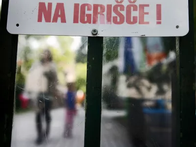 ilustrativna fotografijavrtec, star&scaron;i, otroci, igri&scaron;če//foto: Bojan Velikonja