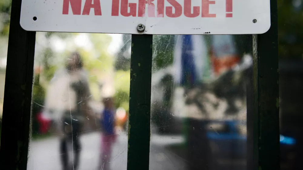 ilustrativna fotografijavrtec, star&scaron;i, otroci, igri&scaron;če//foto: Bojan Velikonja