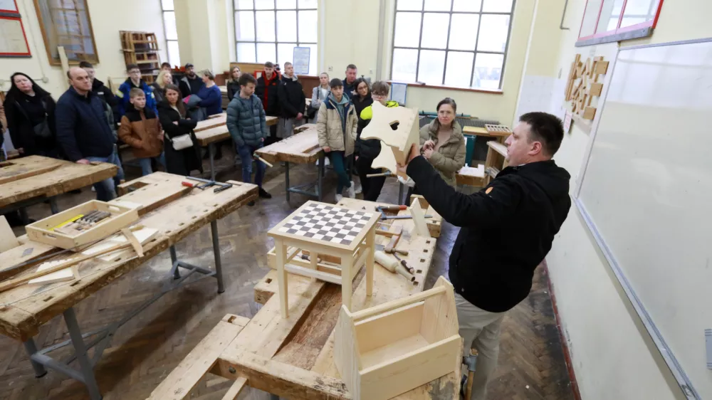 Porast zanimanja za nižje poklicno izobraževanje