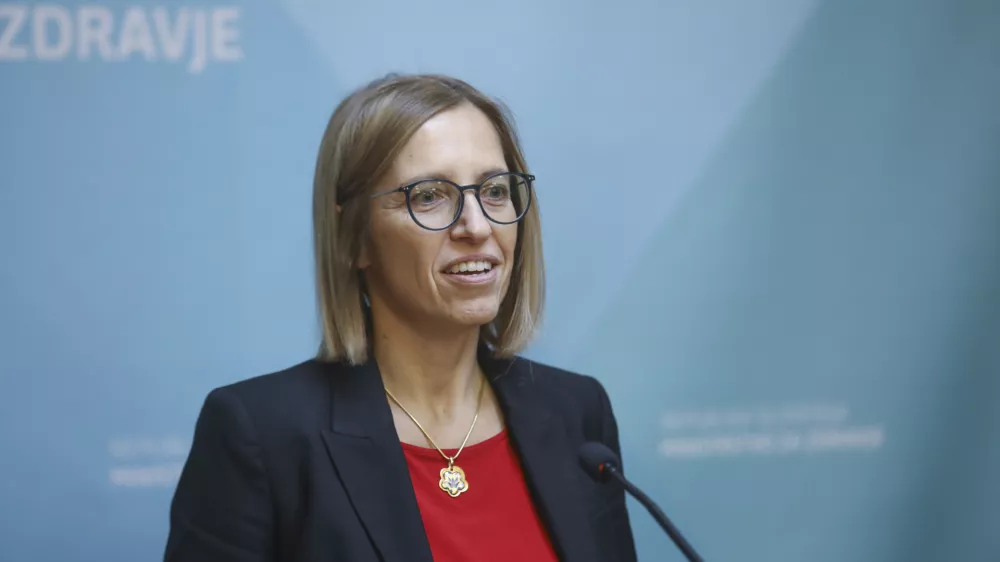 nova ministrica za zdravje dr. Valentina Prevolnik Rupel,- 16.10.2023 &ndash; Ministrstvo za zdravje - primopredajo poslov med dr. Robertom Golobom, ki je začasno opravljal funkcijo ministra za zdravje, in novo ministrico za zdravje dr. Valentino Prevolnik Rupel, //FOTO: Luka Cjuha