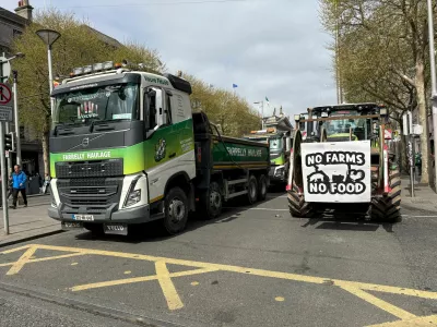 FILE PHOTO: Vehicles block Dublin's O'Connell Street, as part of a protest over the high cost of fuel that clogged up busy thoroughfares and motorways across Ireland for a second successive day, in Dublin, Ireland April 8, 2026. Conor Humphries/REUTERS/File Photo