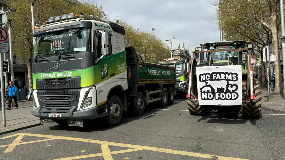 FILE PHOTO: Vehicles block Dublin's O'Connell Street, as part of a protest over the high cost of fuel that clogged up busy thoroughfares and motorways across Ireland for a second successive day, in Dublin, Ireland April 8, 2026. Conor Humphries/REUTERS/File Photo