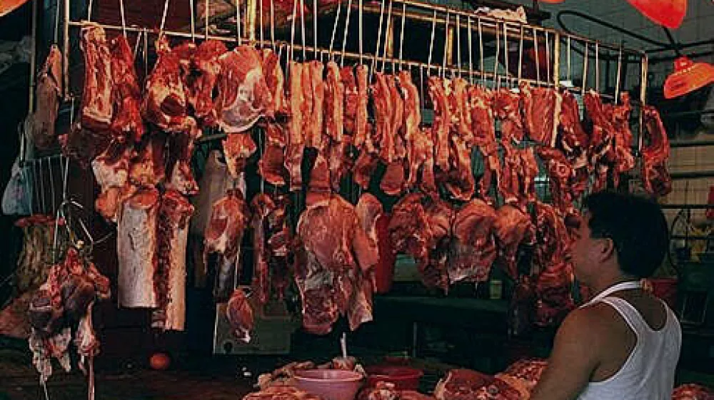 tržnica, izobe&scaron;eni kosi mesa, hrana