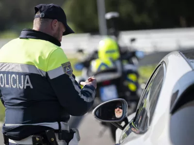 prometni nadzorpolicija - simbolična fotografijaprometna policijavarnost v prometupolicija na motorjihmotoristična policijaprehitri voznikiavtocestna policijaalkotestalkohol v prometu08.04.2025 Policijski nadzor, počivali&scaron;če PovodjeFOTO: Nik Erik Neubauer