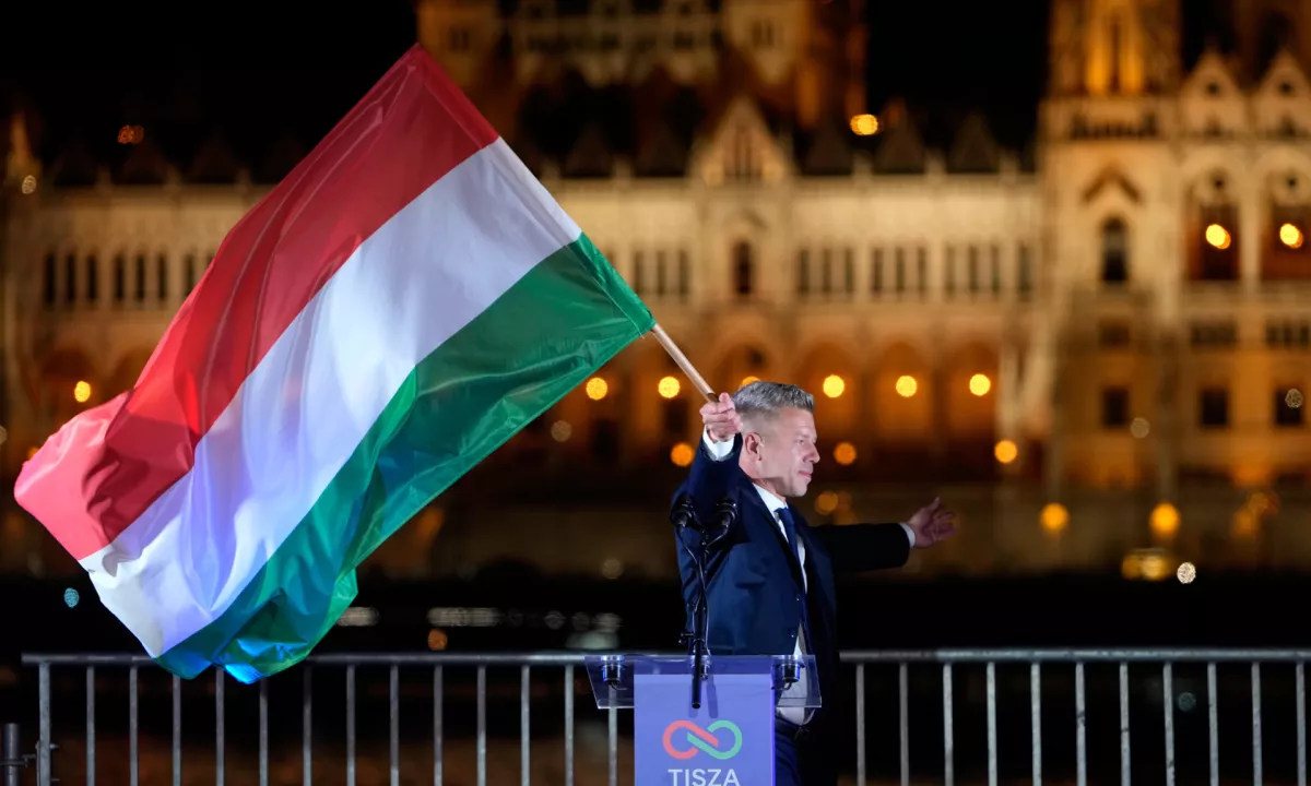 Vodja madžarske opozicijske stranke Tisza, zmagovalke današnjih volitev na Madžarskem, Peter Magyar že prejema čestitke iz Evrope.