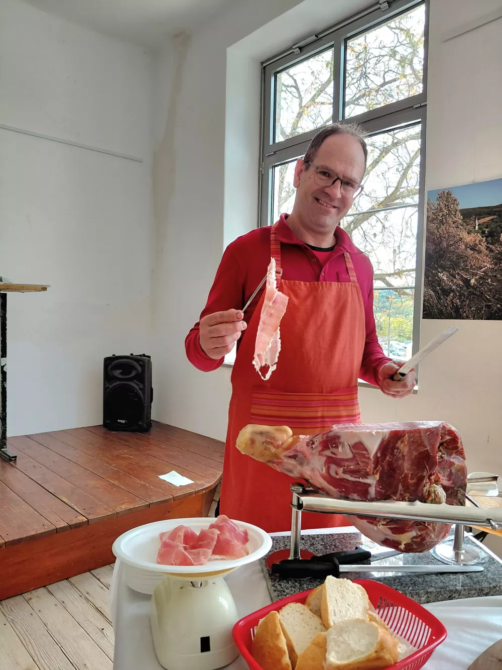 V slast in tek je &scaron;el tudi domač in na roke narezan pr&scaron;ut Janeza Jazbeca. 