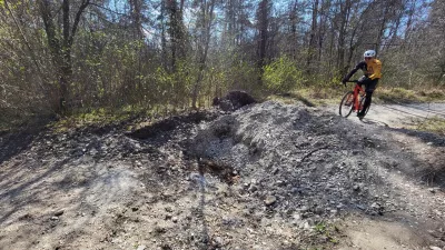 Bralec opozarja: Nevarna je pot ob Savi med Ježico in Črnučami