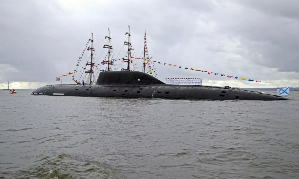 Rusija svojo podmorniško floto temeljito preoblikuje – do leta 2035 naj bi na patruljah ostale le še napadalne podmornice razreda Jasen, oborožene s hiperzvočnimi raketami. >>>