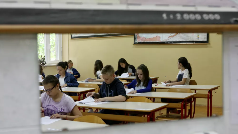 Manj stro&scaron;kov za star&scaron;e učencev in dijakov