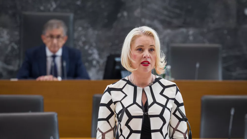 Ljubljana, DZ.Zacetek ustanovne seje DZ.Dosedanja predsednica DZ Urska Klakocar Zupancic.