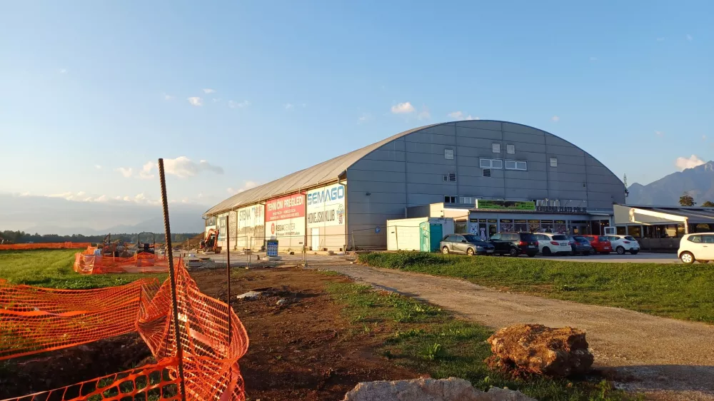 Korak k uresničitvi večnamenske zgradbe