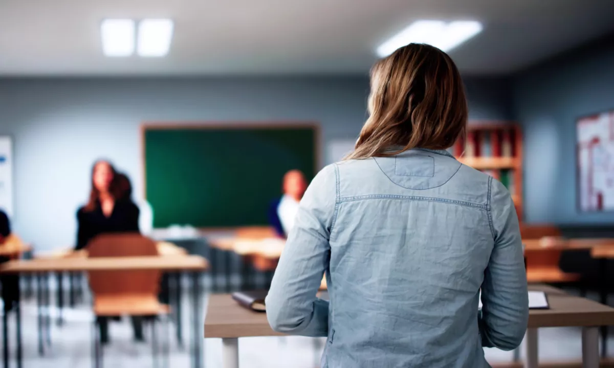 Večmesečno burno dogajanje na preddvorski osnovni šoli se je danes nadaljevalo s sejo sveta zavoda. Njegovi člani so pričakovano izglasovali razrešitev Jožeta Povšina z mesta ravnatelja, končno besedo o tem pa bo imel šolski minister.